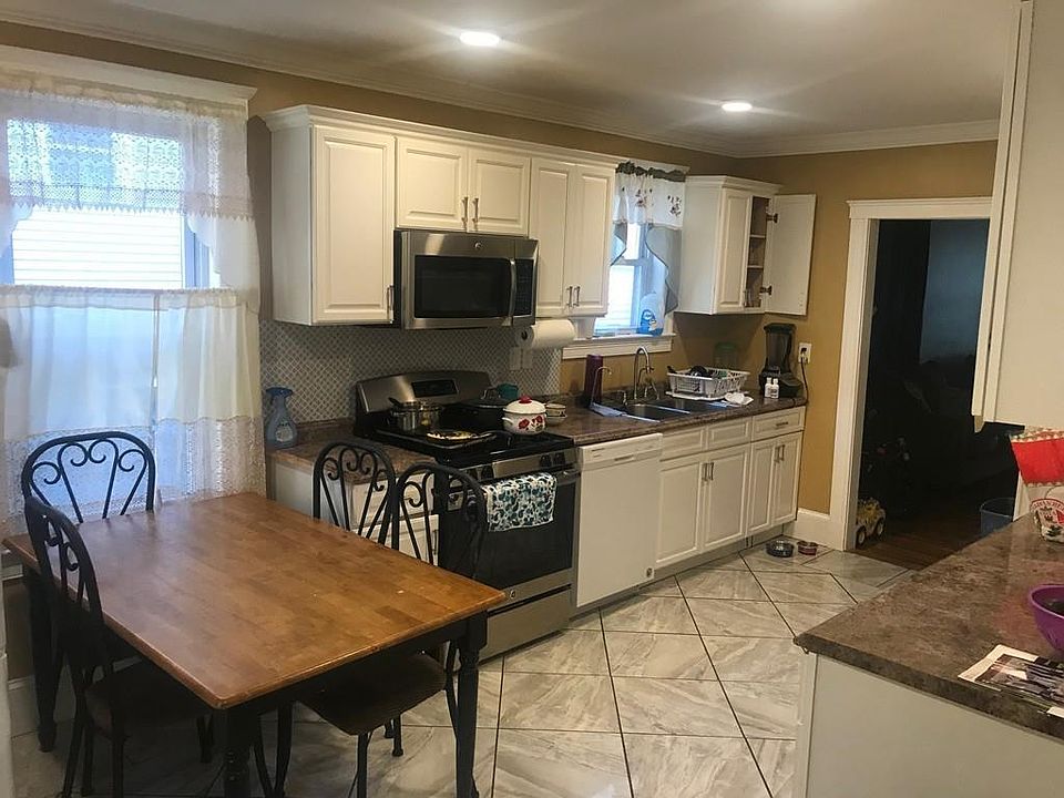 1st image of 16 Nichols Ave #1