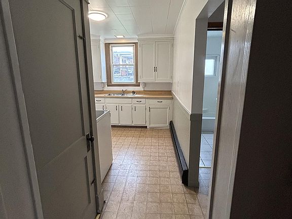 2nd image of 602 Sellers Ave