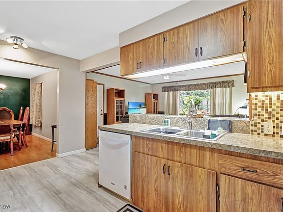 3rd image of 25550 Glenbrook Blvd