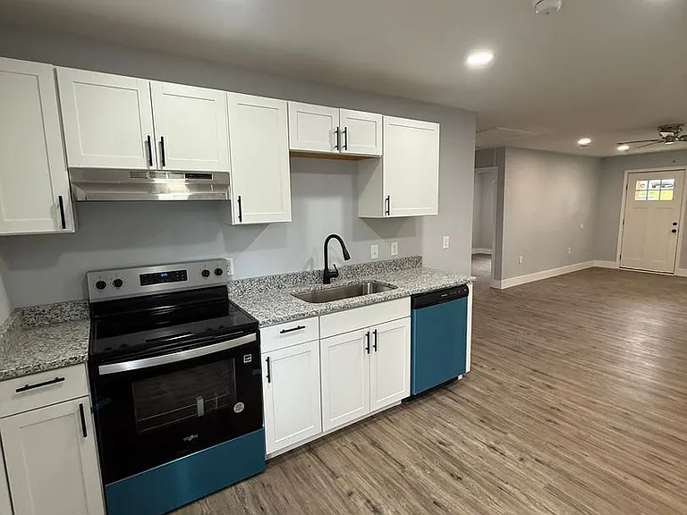 3913 Pine Ave SW — Photo 3