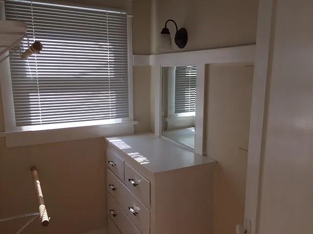 1528 E 1st St #10 — Photo 11