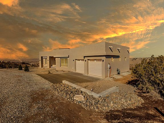 3rd image of 30 Mimbres Ct