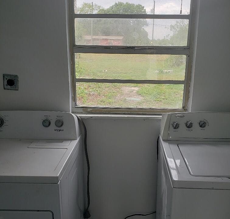 1st image of 725 NE 15th Avenue