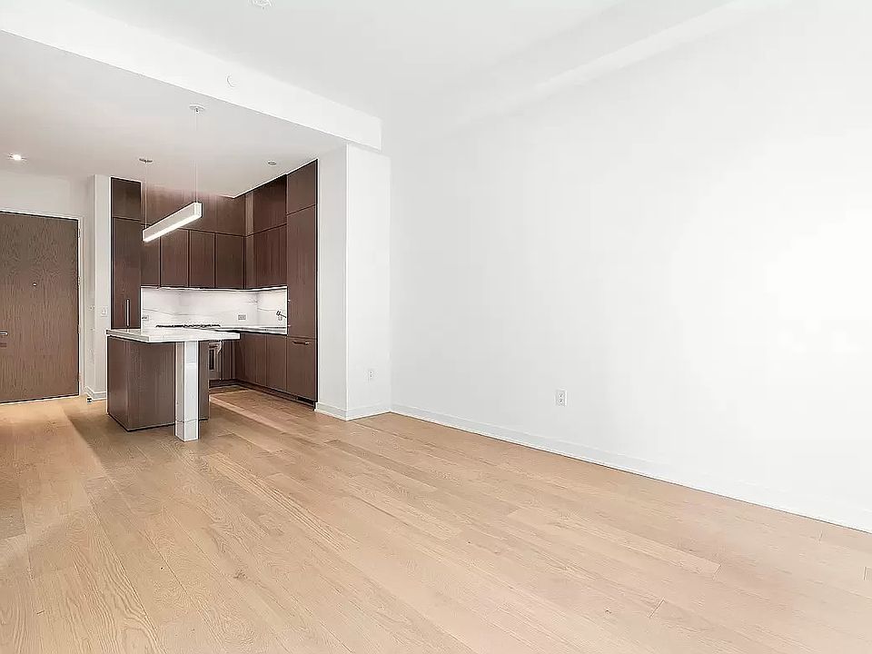 1st image of 77 Charlton St #N5g