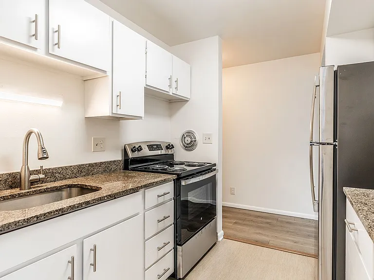 Fairway Apartments — Photo 20