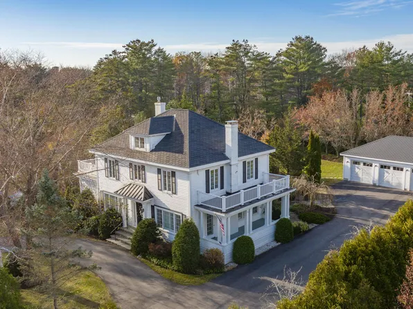 10 Foreside Cmn, Falmouth, ME 04105