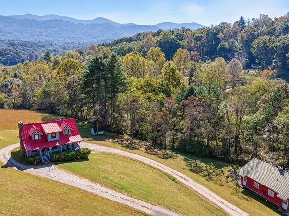 1650 Wide Horizon Dr, Franklin, NC 28734