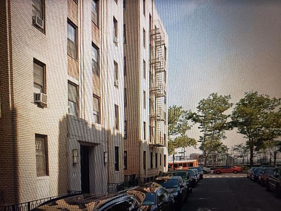 4th image of 3111 Brighton 1st Pl APT 3F