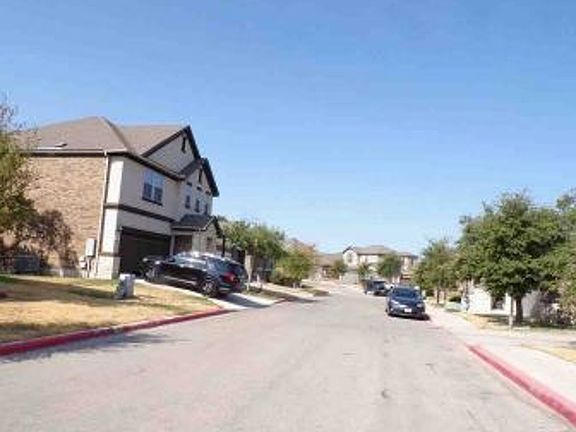 Exterior Neighborhood (street photo)