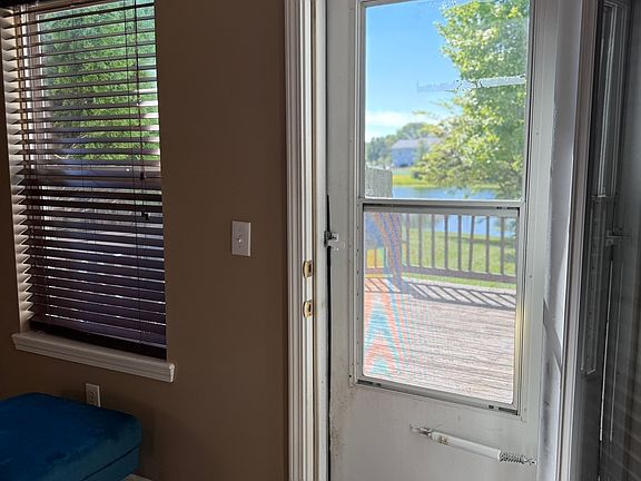 4th image of 3229 Creekshore Dr