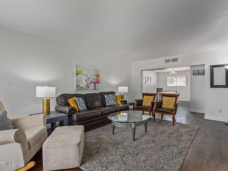 106 E Geneva Dr — Photo 4