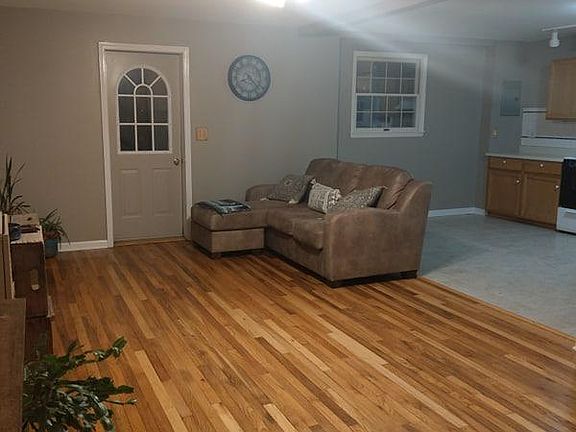4th image of 152 1/2 Fayette St