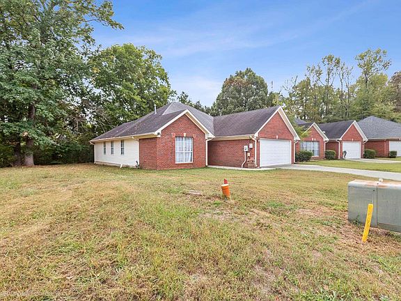3rd image of 529 Lakeside Cir