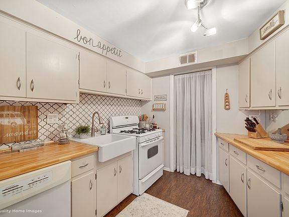 5th image of 9108 Brookfield Ave #1