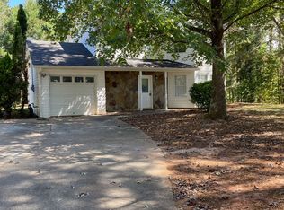 909 Country Oaks Ct, Lawrenceville, GA 30044