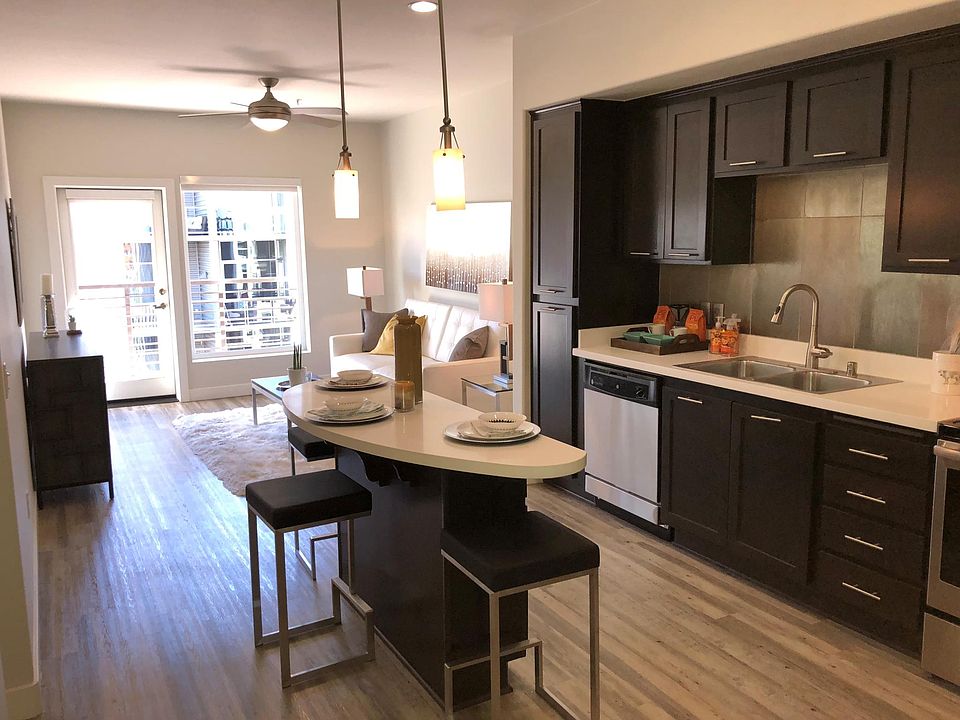 1st image of 454 N 10th Ave #306