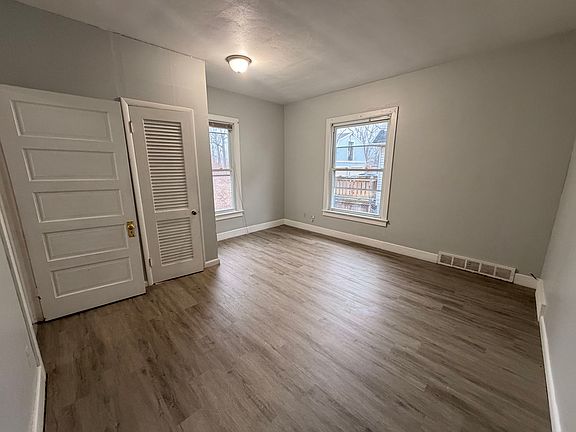 4th image of 3915 Lockwood Ave #2