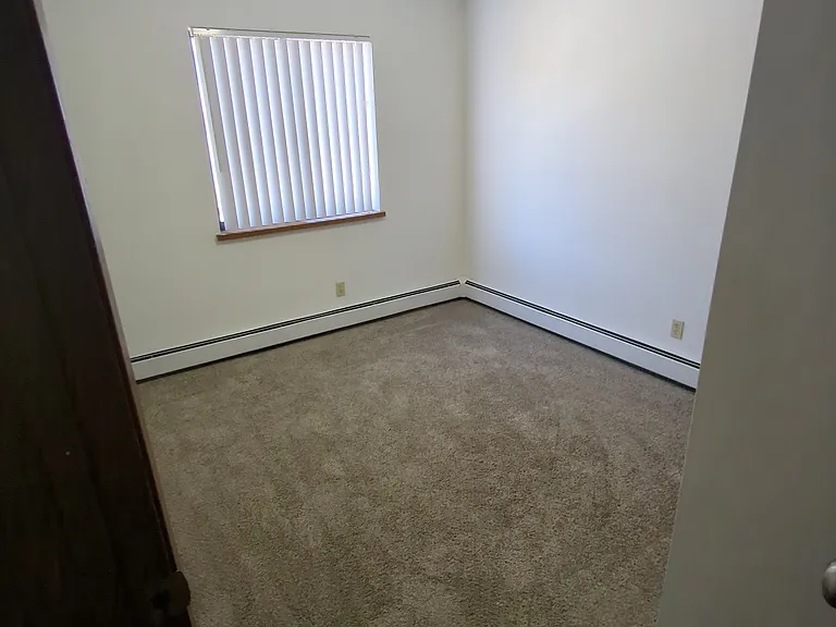 Regency East Apartments — Photo 31