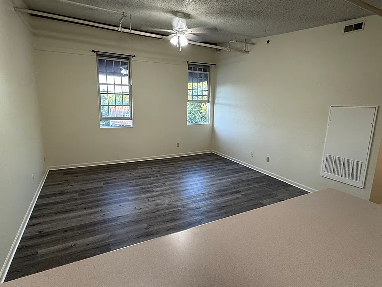 Pioneer Point Apartments — Photo 13
