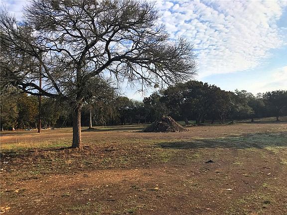 2nd image of 831 Live Oak Trl