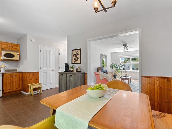 5th image of 215 James St