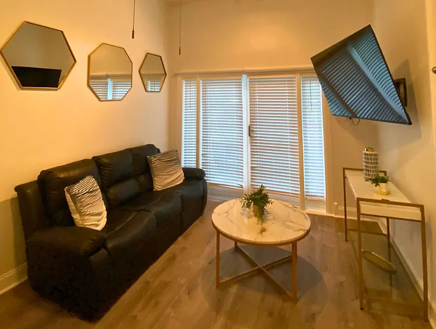 525 W Beacon Rd — Photo 3