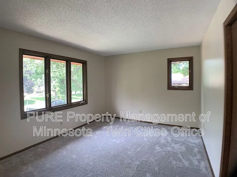 7420 Hyde Park Cir — Photo 8