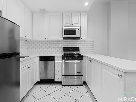 4th image of 304 E 20th St APT 4C