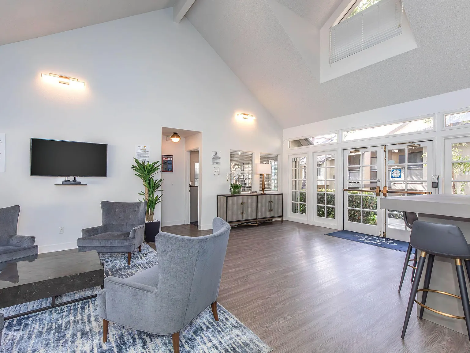 Oak Tree Court Apartment Homes — Photo 2