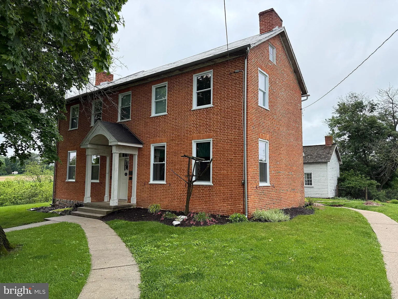5 bed, 1.5 bath, 3080 sqft, $2,800 — Photo 1