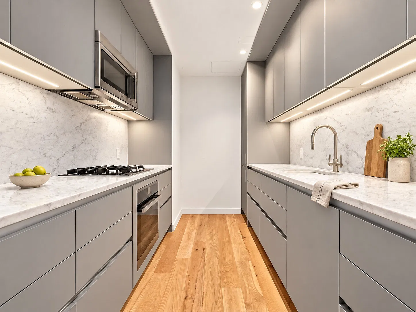 547 W 47th St — Photo 2