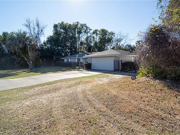 3rd image of 810 Sweetbrier Dr