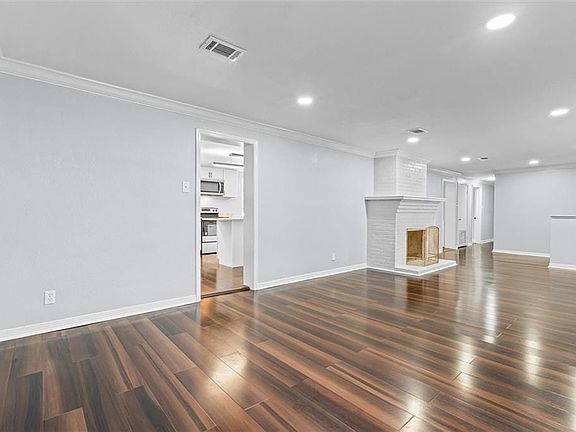 4th image of 1024 Oakland Dr