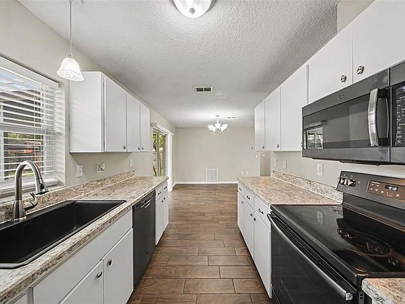 4th image of 450 PARK GLEN DRIVE
