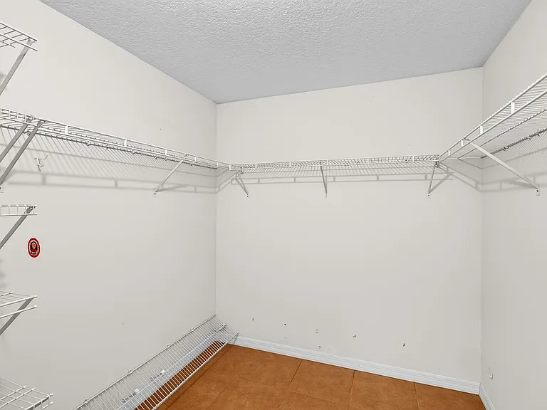 20 Woodford Ln — Photo 25