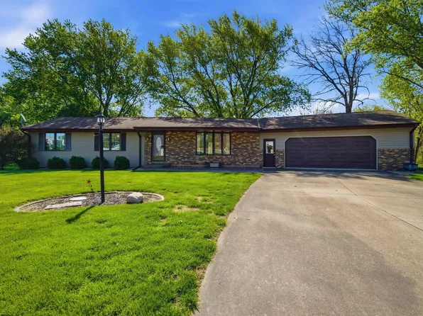 912 Bayberry Dr, Washington, IL 61571