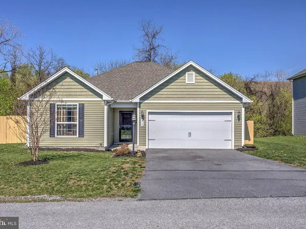215 Wyeth Ave, Martinsburg, WV 25401