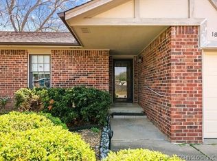 1816 S East Dr, Bartlesville, OK 74006