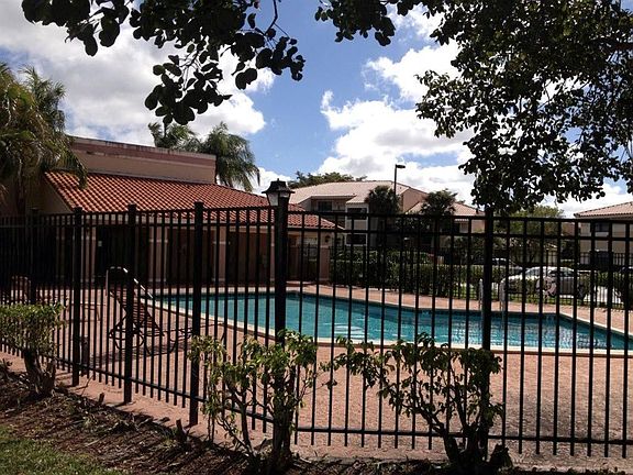 2nd image of 9944 Nob Hill Ln