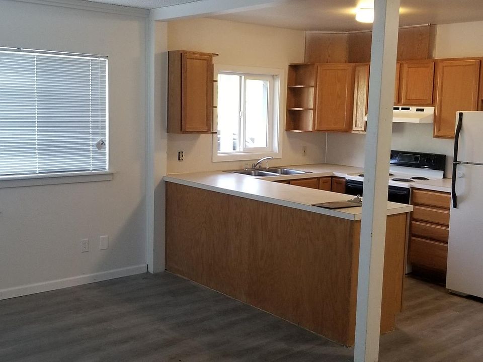 2nd image of 680 SE Arcadia Rd APT 2