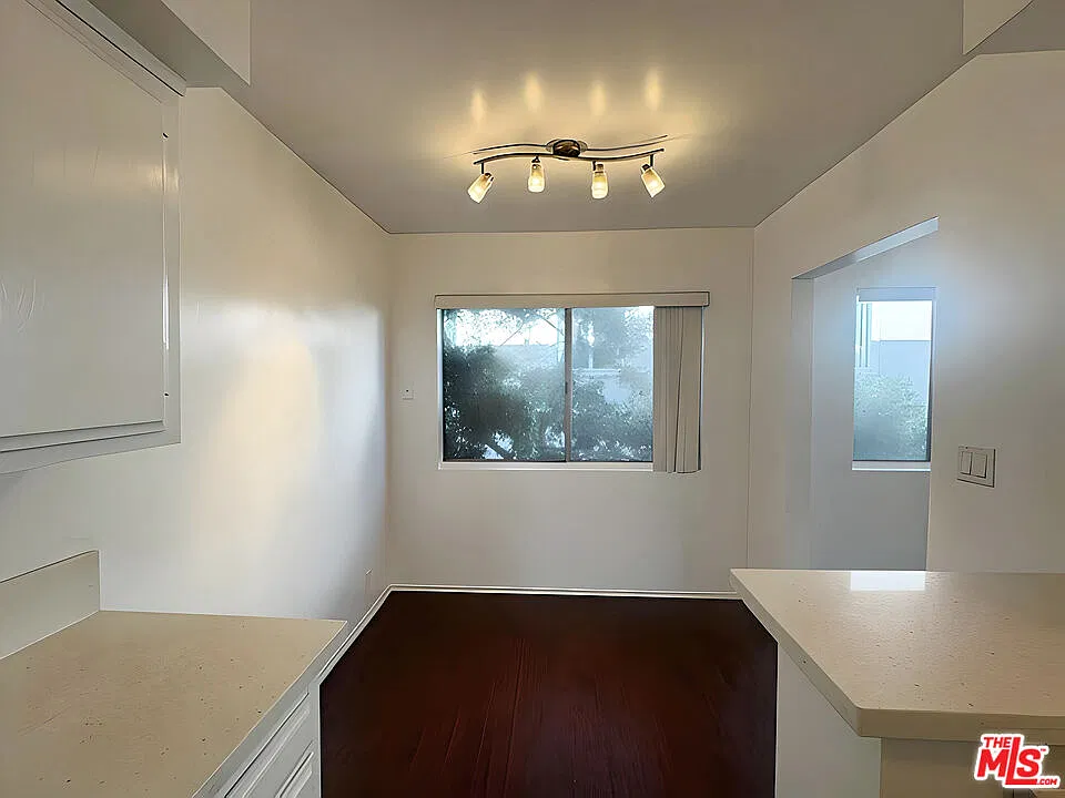 2 bed, 1.0 bath, $3,495 — Photo 2