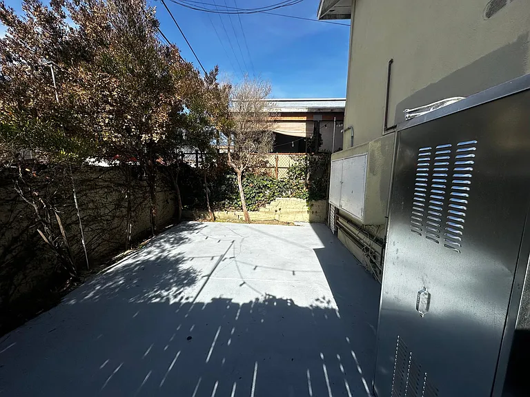 1177 N Hoover St #3/4 — Photo 3