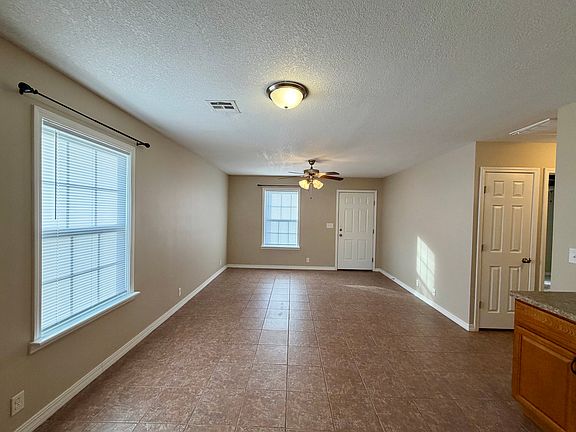 4th image of 2325 Bird Ave