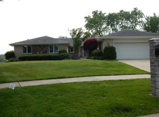 1314 N Lama Ln, Mount Prospect, IL 60056