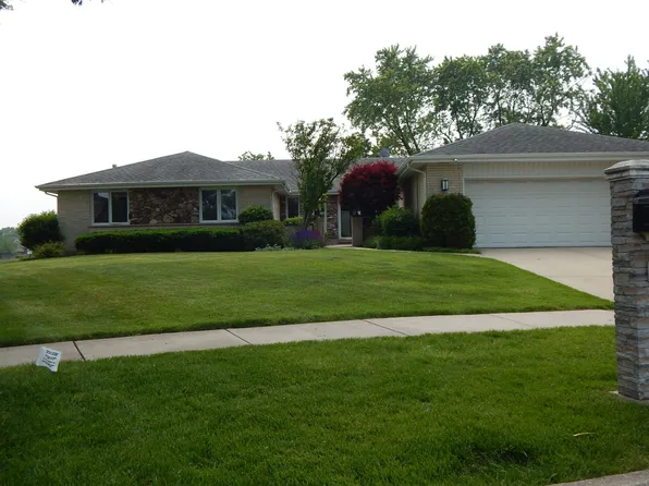 1314 N Lama Ln, Mount Prospect, IL 60056