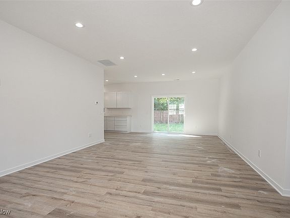 3rd image of 7632 Primrose Dr