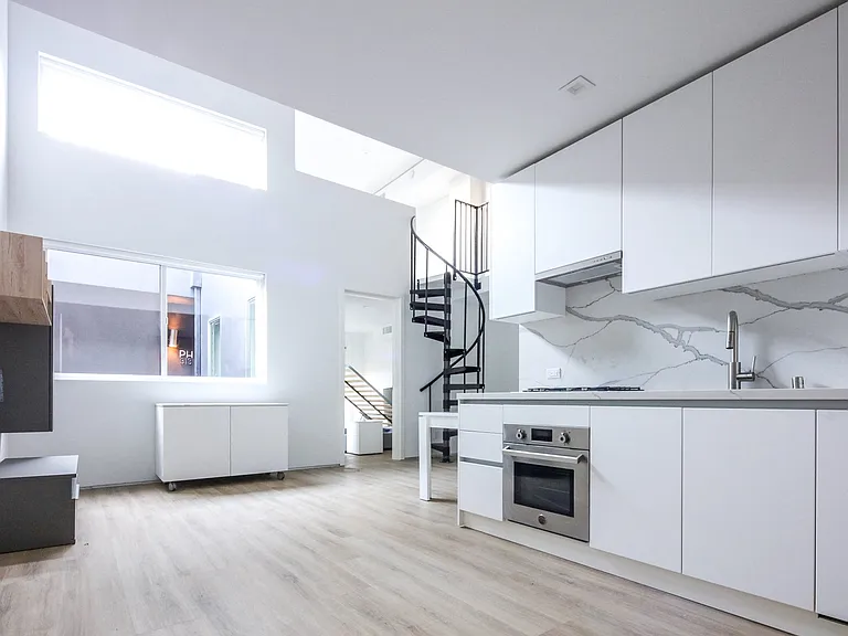 The Fairfax — Photo 15
