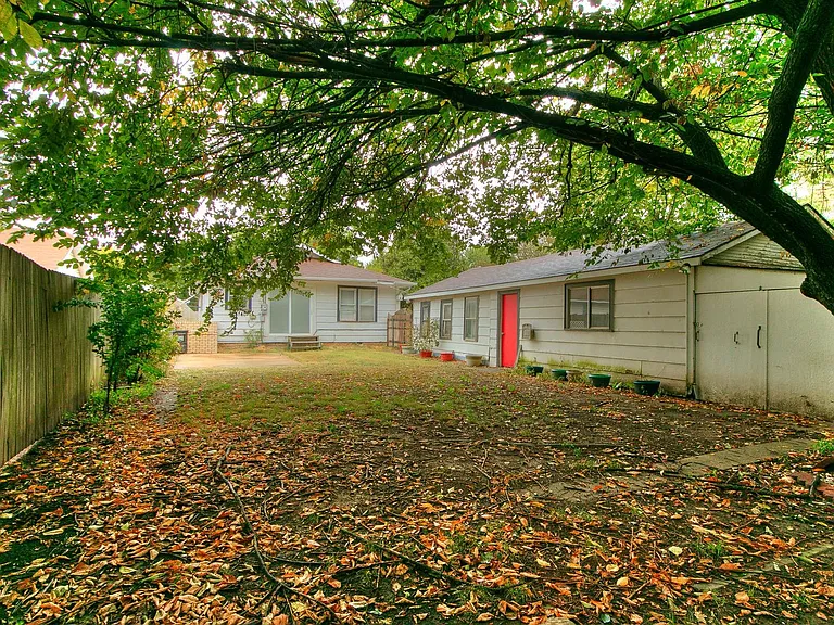 625 W Dewey St — Photo 37
