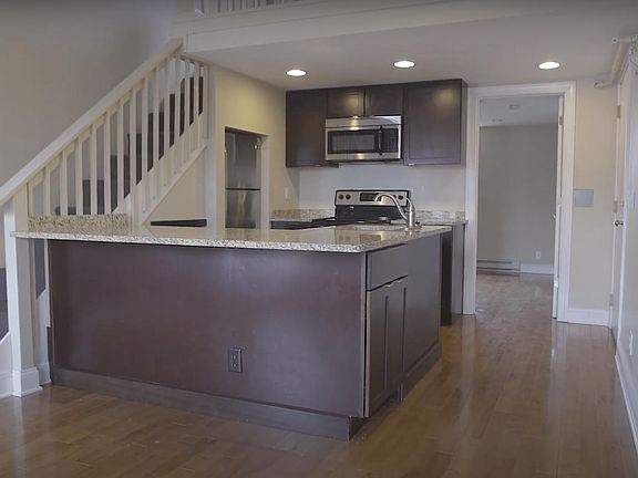 2nd image of 14 Saint Louis Pl APT 6