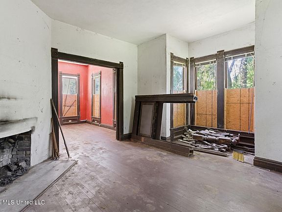12th image of 530 Buschman St